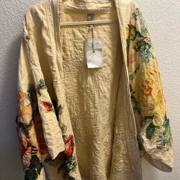 Magnolia Pearl floral kimono - Picture 2 of 16